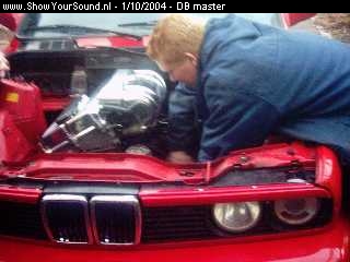 showyoursound.nl - De meeste DB in een BMW Touring!! - DB master - bmw_016.jpg - nou hij zit erin morgen ff laatste dingen aansluiten en monteren 